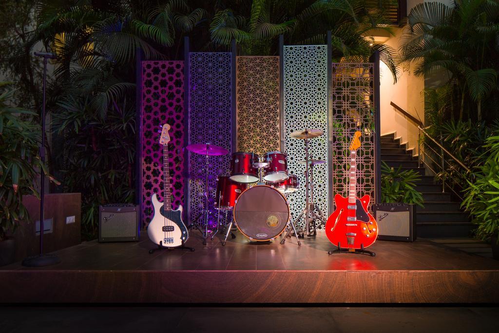 โรงแรมฮาร์ด ร็อค โคอา กาลังกูติ ภายนอก รูปภาพ The stage at the hotel's lobby