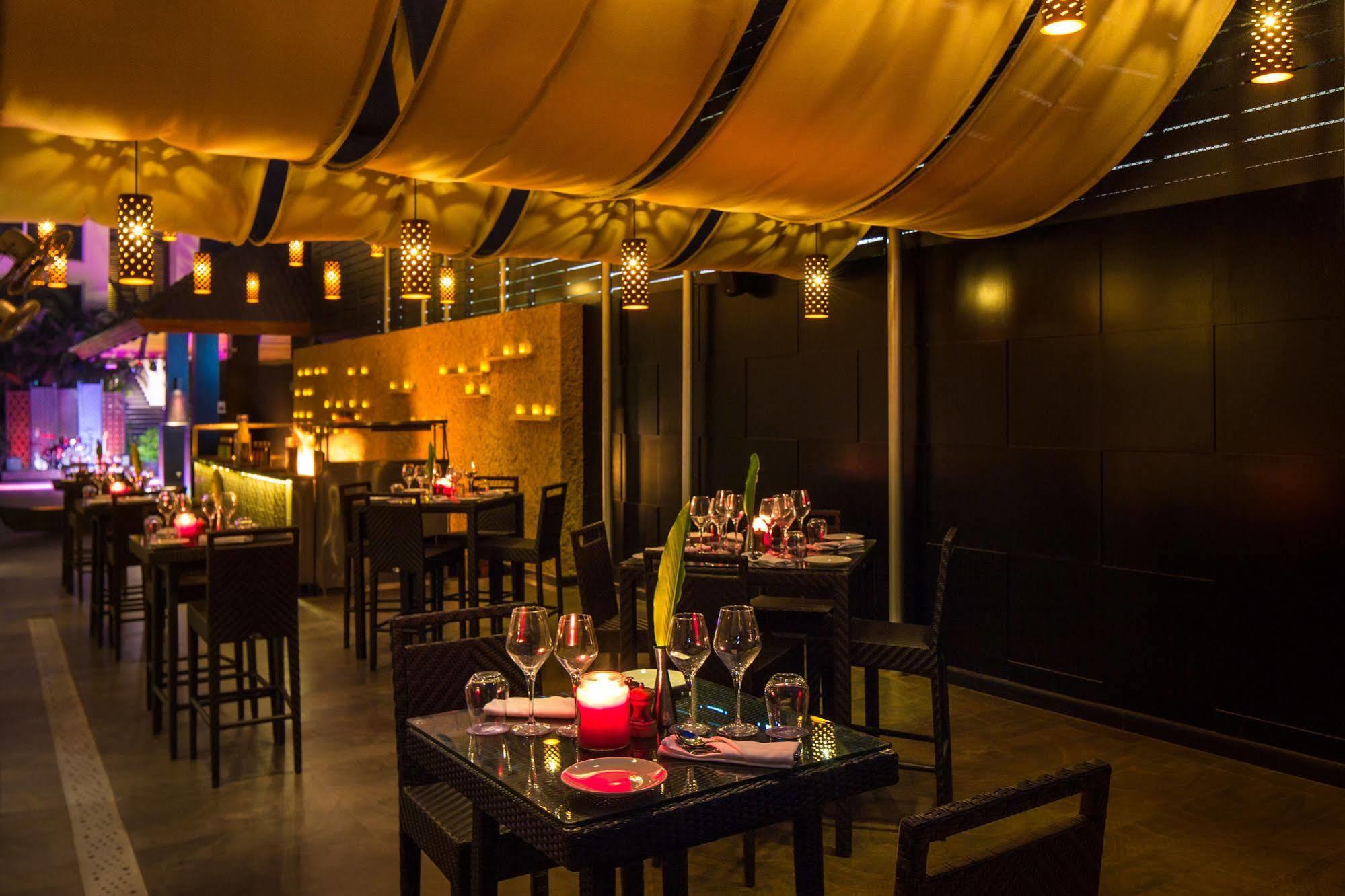 โรงแรมฮาร์ด ร็อค โคอา กาลังกูติ ภายนอก รูปภาพ The interior of the restaurant