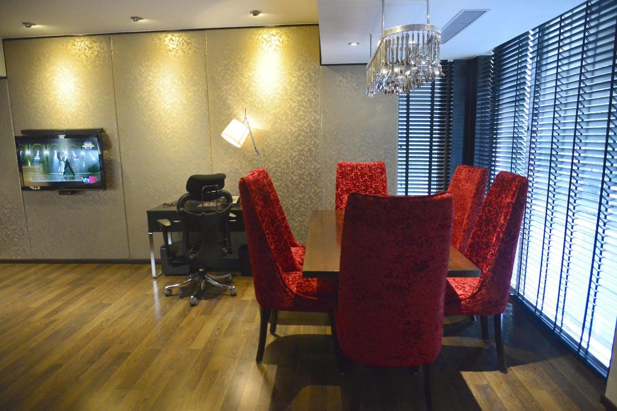 โรงแรมฮาร์ด ร็อค โคอา กาลังกูติ ภายนอก รูปภาพ A suite at the Mandarin Oriental, Hong Kong