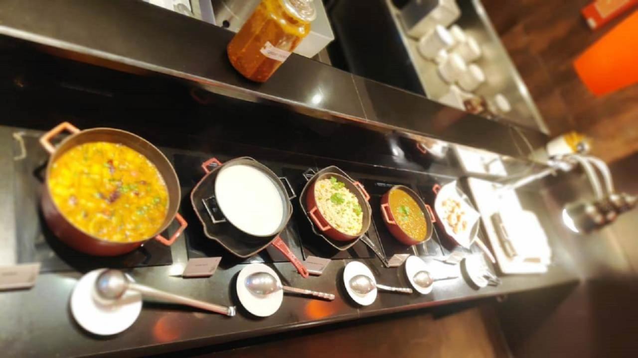 โรงแรมฮาร์ด ร็อค โคอา กาลังกูติ ภายนอก รูปภาพ Indian cuisine